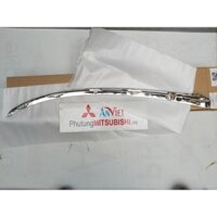 Viền mạ cản trước, nẹp mạ ba đờ sốc trước miếng trên xe Mitsubishi Xpander