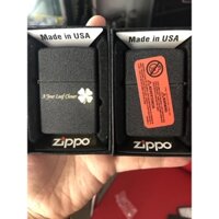 Vỏ bật lửa Zippo Cỏ ba lá may mắn loại đen bụi, vỏ bằng đồng có tem đỏ