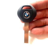 Vỏ chìa khoá BMW có hộc đựng chip xem kĩ rãnh chìa khoá