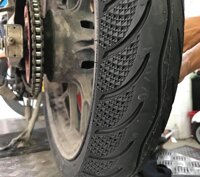 Vỏ Maxxis 110/70-17 với gai kim cương 3D không ruột