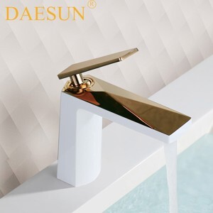 Vòi chậu lavabo nóng lạnh Daesun DS 3223