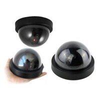 Với chiếc camera mô hình này sẽ giúp cho bạn tiết kiệm được 1 khoản tiền mà tính tiện lợi của nó thì chẳng thua kém gì 1 chiếc camera thật. Chất liệu : Nhựa cao cấp. Sử dụng Pin AA