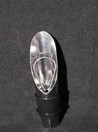 VÒI RÓT RƯỢU VANG CÓ NẮP ĐẬY