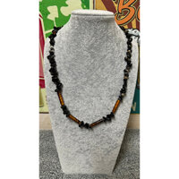 Vòng cổ mã não thô phối vân lạ màu đen si tuyển Nhật