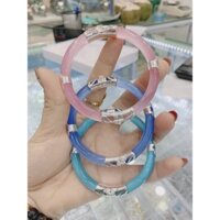 Vòng đá mã não bọc bạc.