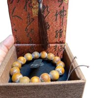 Vòng Đeo Tay Gỗ Hoàng Đàn Tuyết Lạng Sơn Là Loại Gỗ Quý Với Mùi Thơm Đặc Trưng Và Được Bao Phủ Lớp Tuyết Mịn Như Nhung