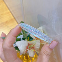 Vòng tay bạc cho nữ bản to fun đá sang trọng.