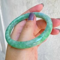 Vòng tay bản hẹ nhỏ ngọc cẩm thach xanh lá lý bông đậu 52-54mm siêu đẹp mịn kèm hộp Gia cát