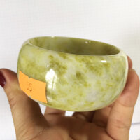 Vòng tay cẩm thạch nam bản to, bản hẹ, bản dày hay bản cao 3cm đá tự nhiên của VN - vàng ô liu - 5.3cm