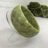 Vòng tay cẩm thạch nam bản to, bản hẹ, bản dày hay bản cao 3cm đá tự nhiên của VN - vàng ô liu - 5.1cm