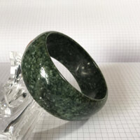 Vòng tay cẩm thạch nam bản to, bản hẹ, bản dày hay bản cao 3cm đá tự nhiên của VN - xanh lá nhạt - 6.3cm