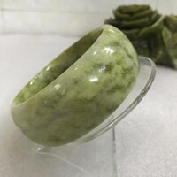 Vòng tay cẩm thạch nam bản to, bản hẹ, bản dày hay bản cao 3cm đá tự nhiên của VN - xanh lá nhạt - 6.8cm