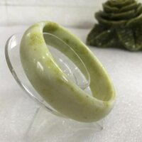 Vòng tay cẩm thạch nam bản to, bản hẹ, bản dày hay bản cao 3cm đá tự nhiên của VN - Trắng ánh vàng - 6.6cm