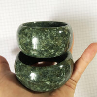 Vòng tay cẩm thạch nam bản to, bản hẹ, bản dày hay bản cao 3cm đá tự nhiên của VN - xanh lá nhạt - 5.3cm
