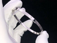 Vòng Tay Cartier Love Chế Tác Kim Cương Tự Nhiên Vàng Trắng 18K