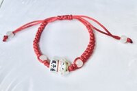 Vòng tay chỉ đỏ con mèo may mắn