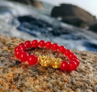 Vòng tay đá thạch anh đỏ gắn tỳ hưu cho Nam và Nữ - 10mm