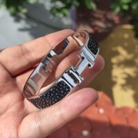 Vòng tay H mạ vàng 24k, Bạc khảm vật liệu họa tiết da cá đuối