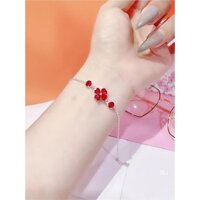 vòng tay kèm cánh hoa