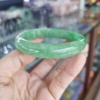 Vòng tay liền bản hẹ ngọc C.Thạch xanh lý bông đậu đẹp ni 55 đến 57