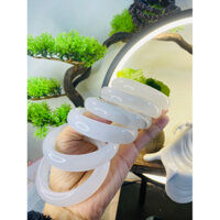 vòng tay ngọc tự nhiên nguyên khối