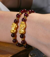 Vòng tay phong thủy, vòng tay nữ may mắn đá thạch anh đỏ ruby gắn tỳ hưu hút Lộc Tài Duyên TARUBY03 - 10mm