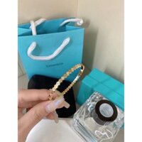 vòng titan hiệu mạ vàng ko đen