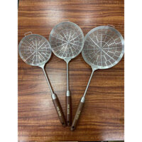 Vợt cán gỗ vớt mì, đồ chiên inox 304 có móc gác thành nồi tiện dụng