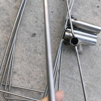 Vợt ốc đinh có cán vành inox 8li ngan 20cm dài 70cm, cán cầm 13cm, ống phi 32mm