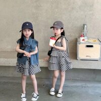 [W.M KIDS & BABY] Giao ngay & Miễn phí Vận chuyển Bộ đồ bé gái mùa hè 2023 mới mùa hè bé gái phong cách retro váy dây lưới đen trắng + áo vest denim phong cách retro xu hướng thời trang