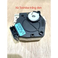 Xả nước máy giặt Toshiba trắng đen