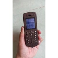 x.ác điện thoại vỏ gỗ Nokia 100 ( hư màn ,đủ phím )