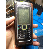 Xác Nokia E90 cắm sạc chỉ thấy sáng đèn phím, không báo màn, ae lấy linh kiện, máy không bin không nắp