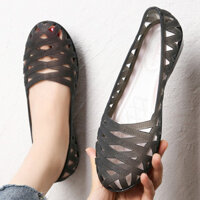 Xăng đan đan đế xuồng dày dặn đục lỗ Giày một lớp đế thấp đi ngoài bằng nhựa cho mẹ thời trang nữ mùa hè dễ phối thường ngày chống trượt