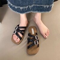 Xăng đan dây đeo chéo màu đen sành điệu YUNGUANG dành cho nữ - Đế bệt mũi vuông thoải mái có nút bạc