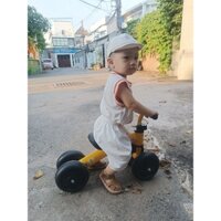 Xe chòi chân  cho  bé quà tặng  bobby