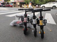 xe chòi chân có bàn đạp