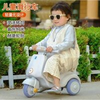 Xe chòi chân Vespa 816 có đèn nhạc cho bé yêu