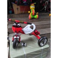 Xe đạp 3 bánh có bình nước cho bé * Độ tuổi phù hợp: Cả bé trai và bé gái từ 2-5 tuổi.