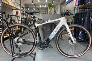 Xe đạp đua Giant Revolt 2 2022