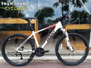 Xe đạp thể thao Giant ATX 720 2019