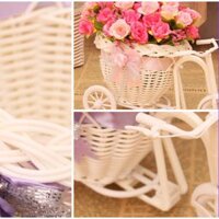 Xe đạp và giỏ hoa hồng dễ thương dùng trang trí đẹp