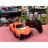 xe điều khiển sạc pin