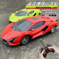 Xe điều khiển từ xa bốn chiều trẻ em có thể sạc lại, tốc độ cao Trôi Dạt ánh sáng, mô hình đua xe thể thao Lamborghini, xe đồ chơi