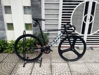 Xe Fixed Gear Cơ Bản Khung Thép Dán Tem - Vành 3 Đao - Đen