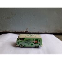 xe Greenlight Volkswagen Bus màu xanh lá trắng