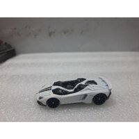 Xe Hotwheels Lamborghini Aventador J trắng sọc đen