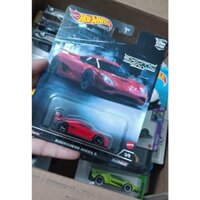 Xe Hotwheels Siêu Xe Koenigsegg Agera Premium (Màu Đỏ, Bánh Cao Su)