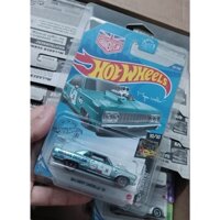 Xe Hotwheels Super Treasure Hunt 64 Chevy Chevelle SS (Card Quốc Tế, Bánh Cao Su, Tặng Protector Card)