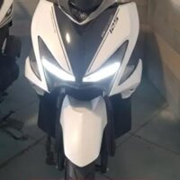 Xe máy Yamaha NVX 155 phân khối màu trắng đen chính hãng